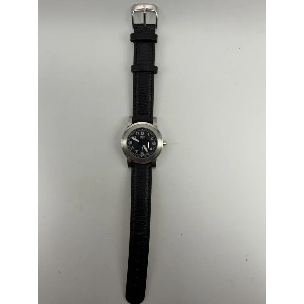 Victorinox Swiss Army 24098 New Battery Ladies Watch 32MM 7.75